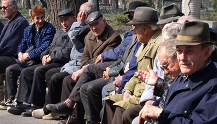 Те са навършили нужната пенсионна възраст, но с липсващ осигурителен период