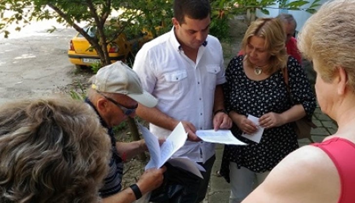 На територията на Община Русе има множество изоставени автомобили, които заемат удобни места за паркиране На територията на Община Русе има множество изоставени автомобили, които заемат удобни места за паркиране