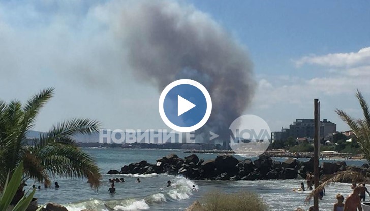 Гори пространството зад увеселителен парк