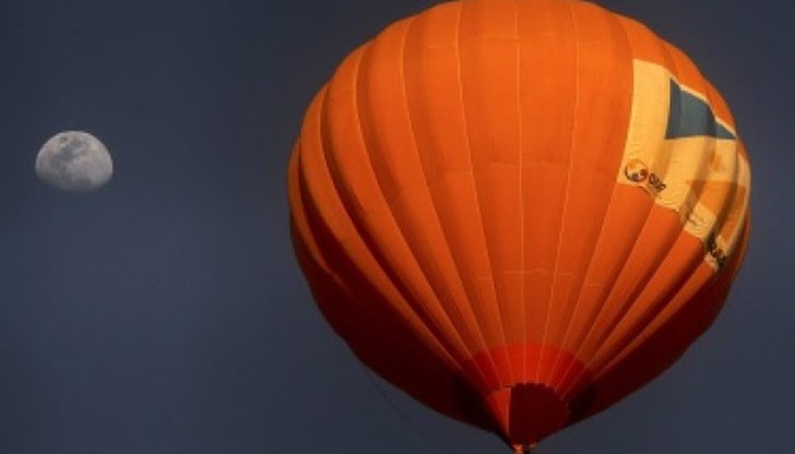 Балони с горещ въздух очакват всеки желаещ да разгледа природната забележителност от високо