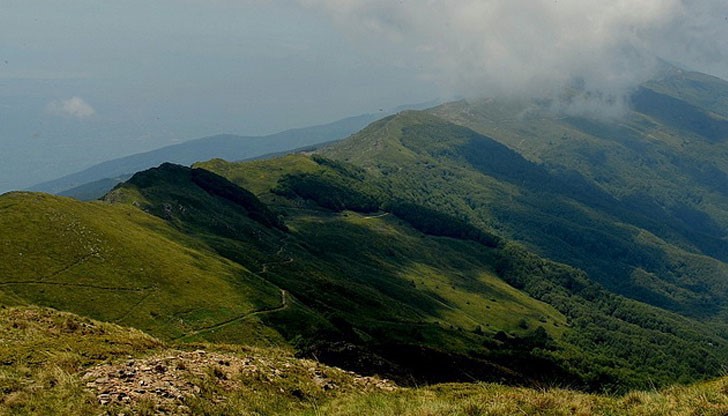 Експозицията представя снимки от планината и районите около нея, направени в България, Гърция и Македония Експозицията представя снимки от планината и районите около нея, направени в България, Гърция и Македония