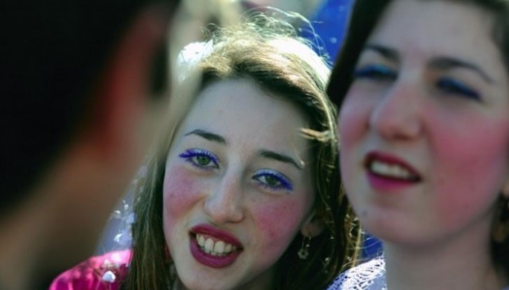 Те споделят, че не харесват традицията да бъдат продавани, но се съобразяват с нея! Те споделят, че не харесват традицията да бъдат продавани, но се съобразяват с нея!