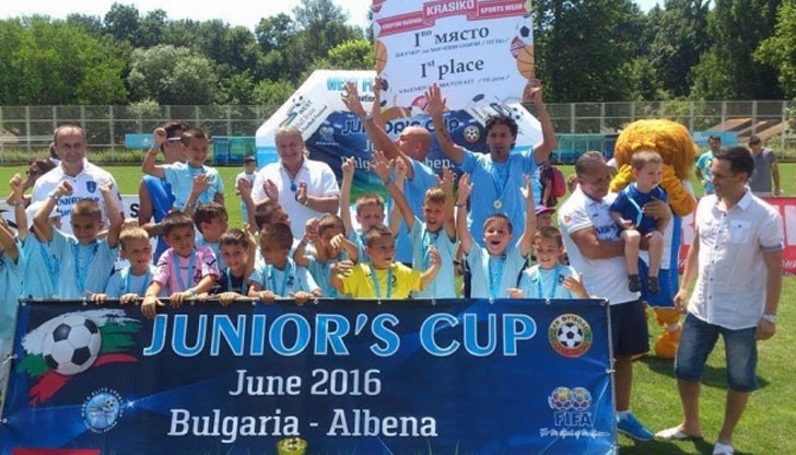 Отборът на „Дунав“ заслужи златните медали в международния турнир в Албена „West Football”