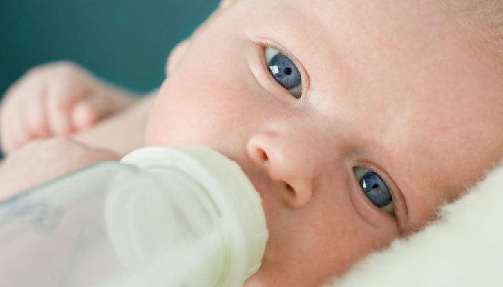 Майката наляла бърбън в млякото, с цел да улесни растежа на зъбите