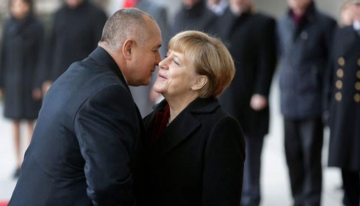 Той  сподели с канцлера, че заради бежанската криза по границите е тежко и сложно!