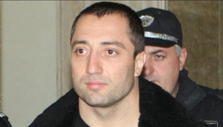 Божо Кравата заяви, че към него са отправяни реплики, че ще бъде изпратен с краката напред към Поморие Божо Кравата заяви, че към него са отправяни реплики, че ще бъде изпратен с краката напред към Поморие