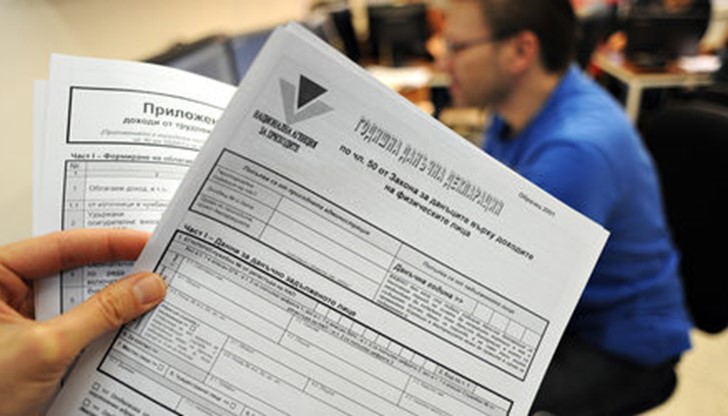 Фирмите ще бъдат задължени със задна дата от 1 януари 2016 г. да облагат личното ползване на фирмени активи с плоска ставка от 10%-ен данък върху разходите Фирмите ще бъдат задължени със задна дата от 1 януари 2016 г. да облагат личното ползване на фирмени активи с плоска ставка от 10%-ен данък върху разходите