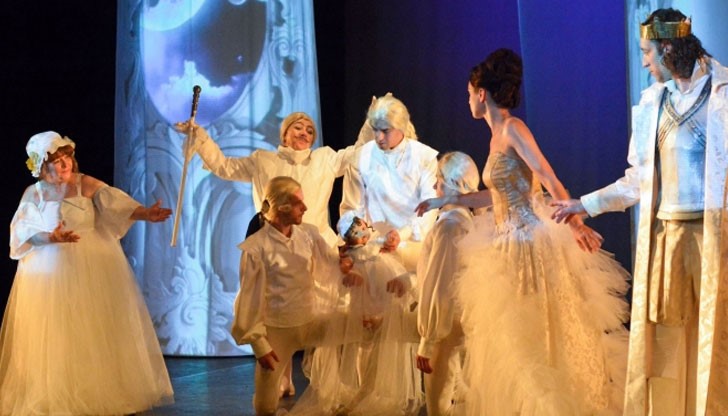 Спектакълът е съвместна продукция на Русенската опера и Кукления театър от Варна