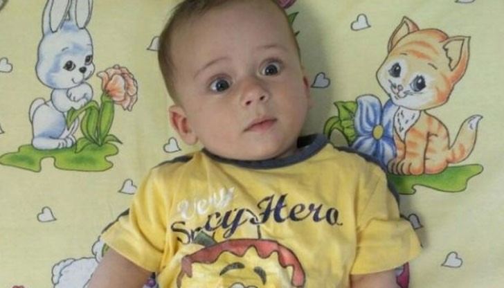Момченцето е намерено на междуетажна площадка в жилищен блок намиращ се срещу Автогара-Варна