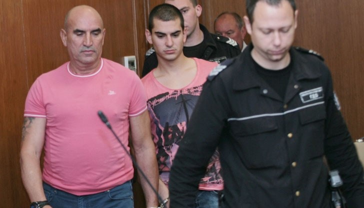 Официално, той даже е все още кмет, нищо че е с обвинение за организиране на престъпна група Официално, той даже е все още кмет, нищо че е с обвинение за организиране на престъпна група