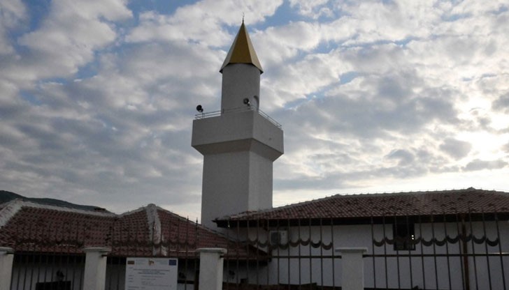 Месец по-рано откраднали от същата джамия кутия от тоалетната Месец по-рано откраднали от същата джамия кутия от тоалетната