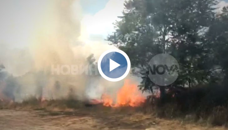 В близост до пожара има жилищни постройки и електрическа подстанция