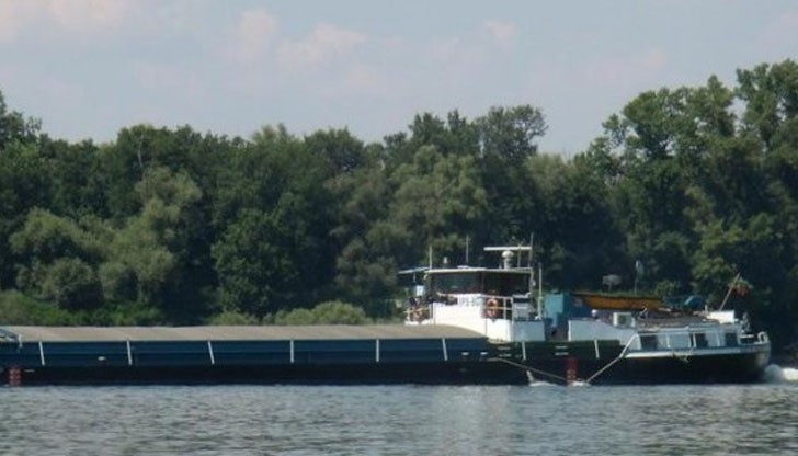 Огнеборците са угасили пожара, възникнал на понтон за ремонт / Снимката е илюстративна