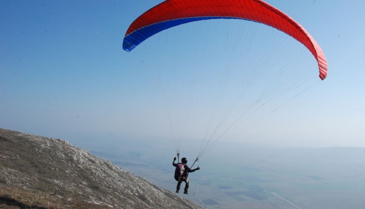 Двама парапланеристи пострадаха при падане в Мальовица Двама парапланеристи пострадаха при падане в Мальовица