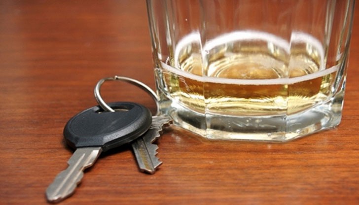 Ако шофьор кара без книжка или с 0,5 промила алкохол в кръвта или наркотици, както и при отказ да бъде проверен, регистрацията на автомобила ще бъде прекратявана от шест месеца до 1 година