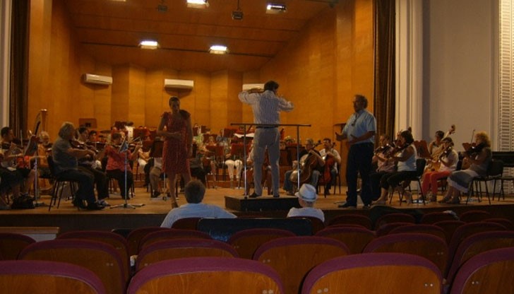 Световни изпълнители ще пеят в съпровод на елитния оркестър на Държавна опера-Русе