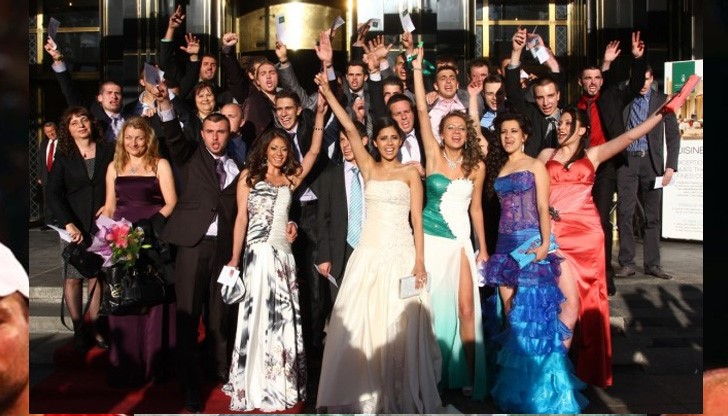 НАП напомня на всички ученици, които завършват тази година, че дължат здравни осигуровки