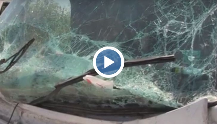 Шофьорът на трактора разказва за инцидента, при който пострадаха двама