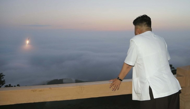 Северна Корея направи подобен тест през април.  Тогава той беше определен от лидера на страната Ким Чен-ун "откровен успех"