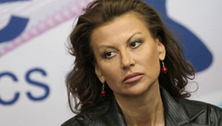 Но от всички, от всичко, от всичко - единственото важно е, че тя е жива. Че се бори Но от всички, от всичко, от всичко - единственото важно е, че тя е жива. Че се бори