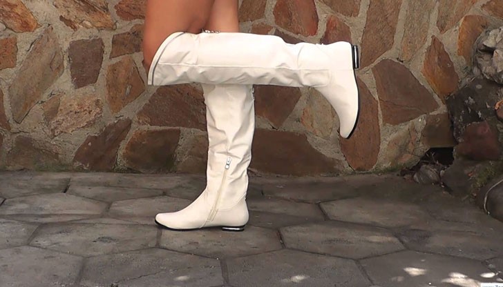 Ботушите през лятото изглеждат нелепо на улицата Ботушите през лятото изглеждат нелепо на улицата