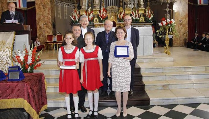 Русенският детски хор представи страната ни, подготвяйки 24 произведения от източно-православна и западно-европейска религиозна и полифонична музика Русенският детски хор представи страната ни, подготвяйки 24 произведения от източно-православна и западно-европейска религиозна и полифонична музика