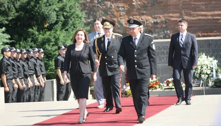 Служителите на МВР отбелязват днес професионалния си празник Служителите на МВР отбелязват днес професионалния си празник