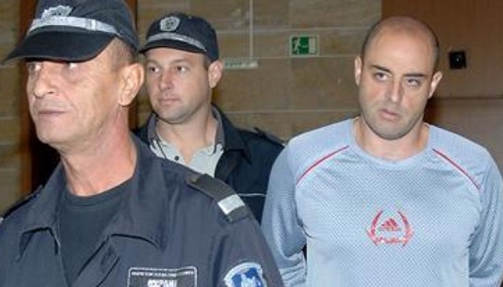 Георги Енев се сдоби с прякора си заради брилянтно измисления и извършен обир на 1,5 милиона лева от инкасо автомобил Георги Енев се сдоби с прякора си заради брилянтно измисления и извършен обир на 1,5 милиона лева от инкасо автомобил