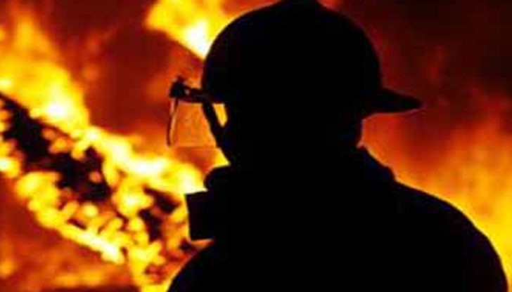 В 9 часа един екип от ССОД е изпратен да окаже съдействие за отстраняване на опасни предмети от моста на Колю Фичето в гр. Бяла