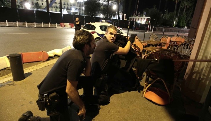 Привърженици на джихадистката групировка „Ислямска държава“ приветстваха в социалните мрежи нападението в Ница Привърженици на джихадистката групировка „Ислямска държава“ приветстваха в социалните мрежи нападението в Ница