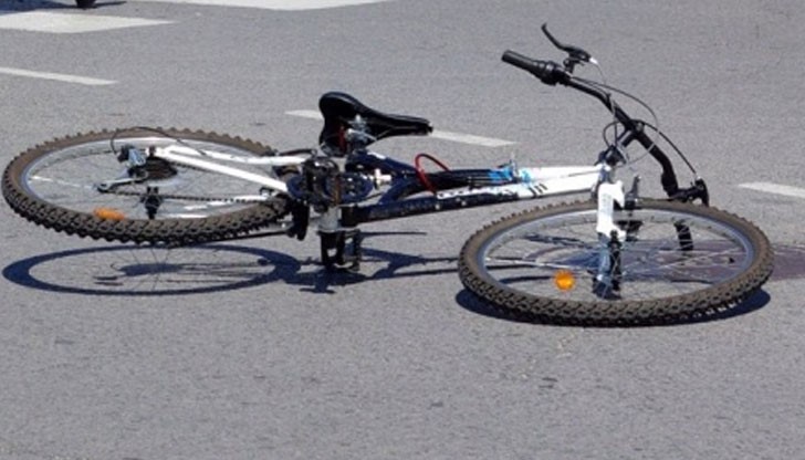 Мини Купър с разградска регистрация блъска преминаващо през кръстовището, по обозначената велоалея, дете-велосипедист / Снимката е илюстративна