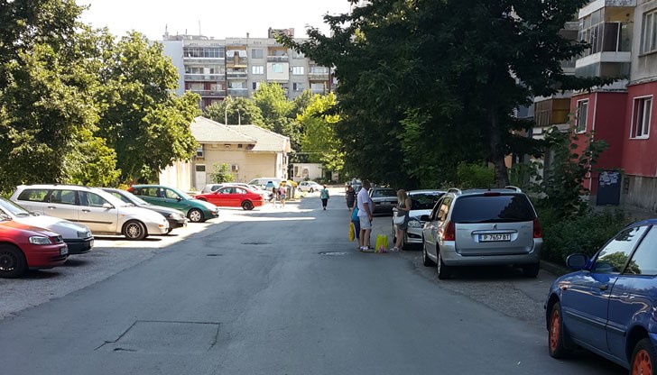 От както се асфалтира пътя постоянно се кара с висока скорост децата ни не могат да излязат да си играят спокойно