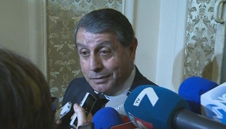 Депутатът искал да "уволнява" полицаи, спрели бус с "негови хора" Депутатът искал да "уволнява" полицаи, спрели бус с "негови хора"