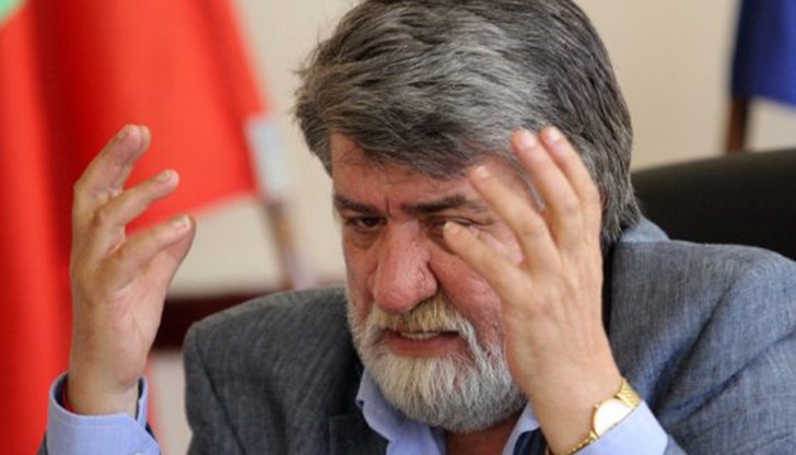 Повод за това е появилата се информация, че синът на Рашидов има къща за гости в Алпите