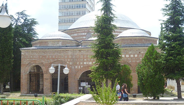 Заместник-главният мюфтия Бирали Мюмюн разяснява въпросите за мюсюлманското вероизповедание у нас Заместник-главният мюфтия Бирали Мюмюн разяснява въпросите за мюсюлманското вероизповедание у нас