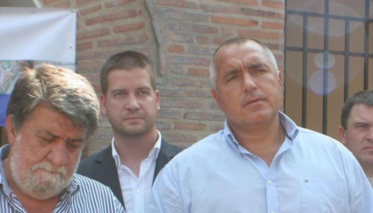 Премиерът Бойко Борисов помоли да не бъде разпъван на кръст министърът на културата, защото е болен! Премиерът Бойко Борисов помоли да не бъде разпъван на кръст министърът на културата, защото е болен!