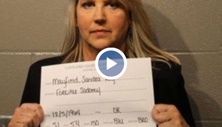 Непристойният акт се е състоял на задната седалка на колата на учителката