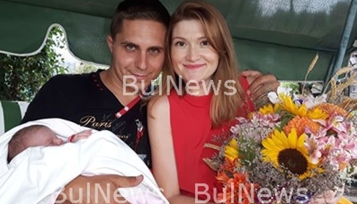 Земеделецът Славко Василев и украинката Екатерина Буркова вече се радват на малката Сияна