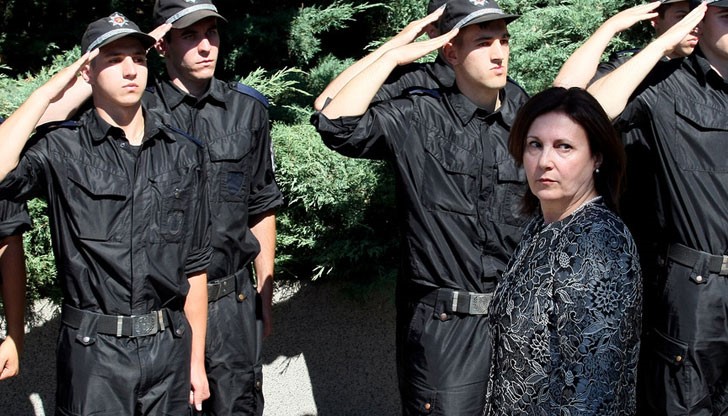 Тържеството по случай празника на полицията пред Паметника на Незнайния воин