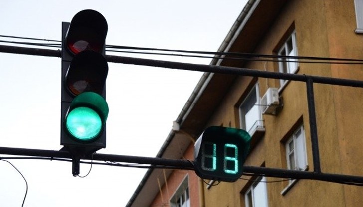 Вместо да облекчат натоварения трафик, „умните светофари“ задръстиха още повече главни кръстовища в София