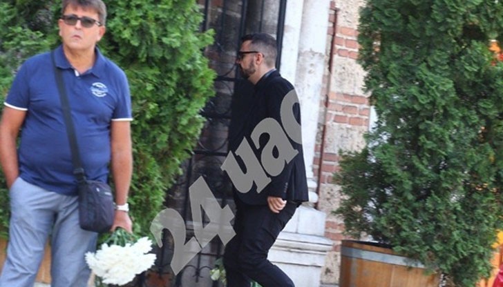 Започна опелото на Антоанета Ампова, майка на певеца Влади Ампов