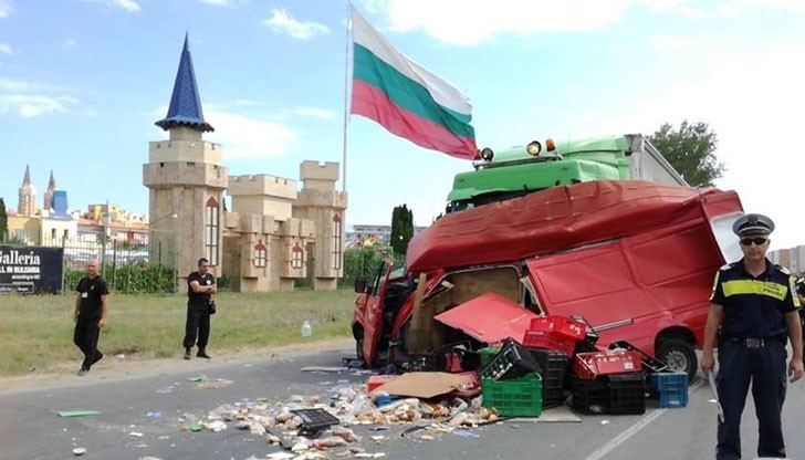 Двама мъже се борят за живота след тежкия инцидент