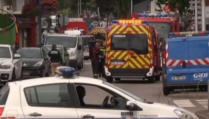 Двама нападатели са били „неутрализирани“, като поне един от двамата е бил убит Двама нападатели са били „неутрализирани“, като поне един от двамата е бил убит