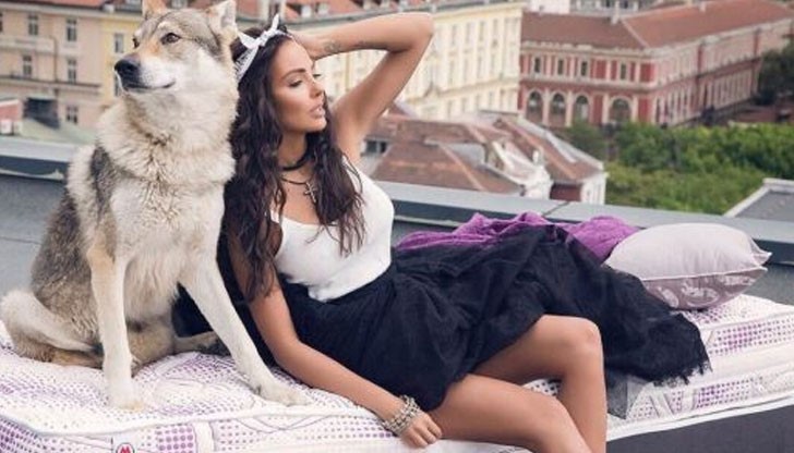 В колекцията си от рекламни ангажименти тя вече има и матрак на нейно име