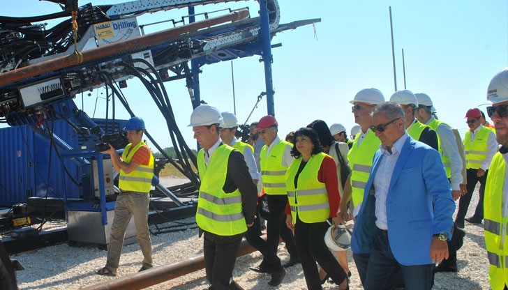 Министър Петкова увери, че конекторът ще бъде пуснат в експлоатация до края на годината