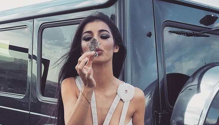 Миньончето философства за живота над жабешки труп