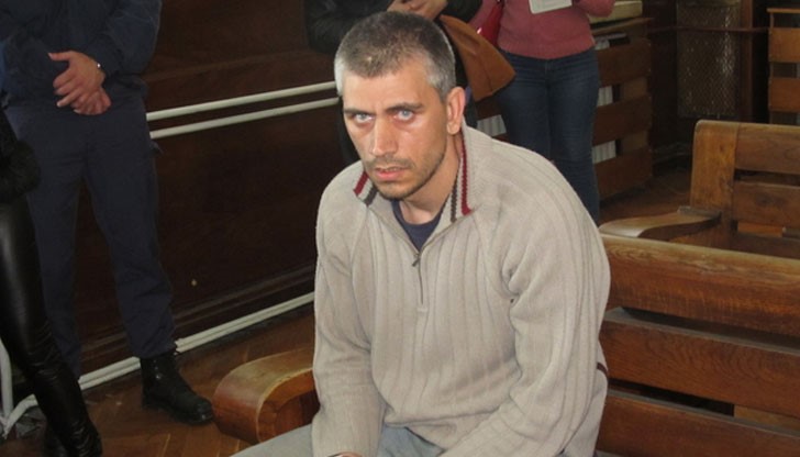 Пламен Петров преби 7-годишната си щерка Пламена навръх Великден 2014 година