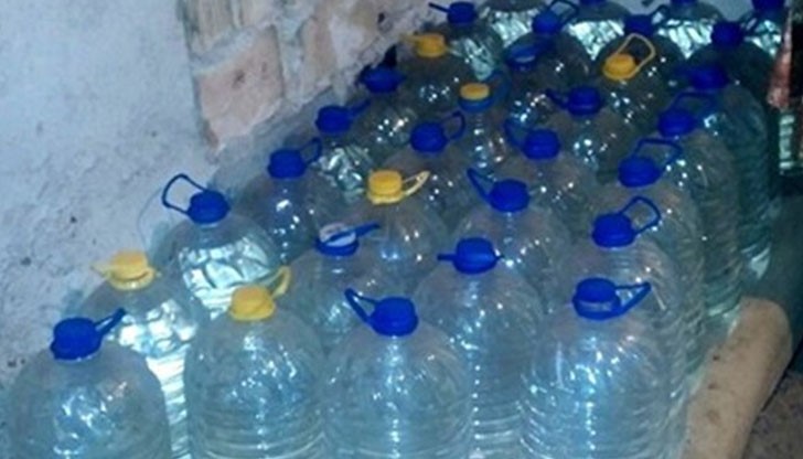 Жената се обадила в полицията и казала, че любимия й продава нелегален алкохол