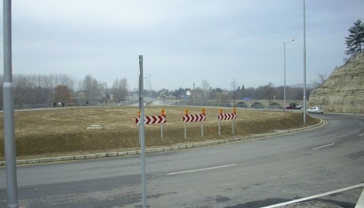 Мъжът навлязъл с несъобразена скорост в кръговото кръстовище Мъжът навлязъл с несъобразена скорост в кръговото кръстовище