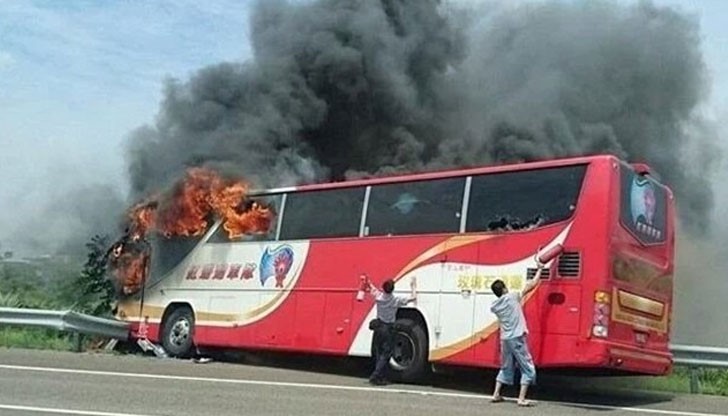 Причината за катастрофата и точният брой на жертвите за момента са неясни